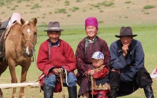 प्राचीन मंगोलिया इतके असंख्य नव्हते, परंतु लष्करी कला आणि कार्यक्षमतेमुळे ते जिंकले मंगोलियाचा प्राचीन काळापासून आजपर्यंतचा इतिहास.